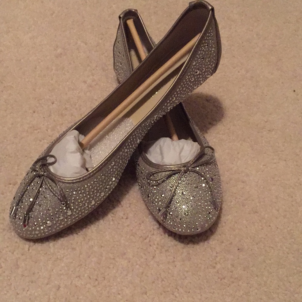 NWOT Adrienne Vittadini flats.